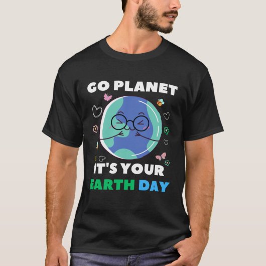 ハート型の地球の日毎日ミツバチ世界環境 Tシャツ (正面)