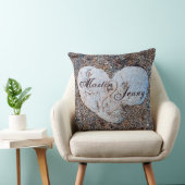 ハート型の岩の砂のパーソナライズ名日付 クッション (椅子)