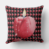 ハート型の愛の炎を燃やす赤いロウソク クッション (裏面)