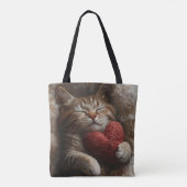 ハート型の枕を持つ眠るオレンジのタビー猫 トートバッグ (裏面)