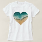 ハート型の海洋波、ロマンティックなビーチの雰囲気 Tシャツ (デザイン正面)