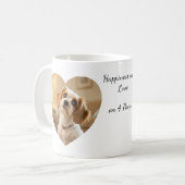 ハート型の犬のデザイン - "四本の足で幸せを" コーヒーマグカップ (正面左)