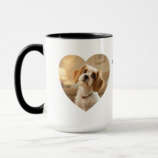 ハート型の犬デザイン – “四本の足で届ける幸せ” マグカップ (左)