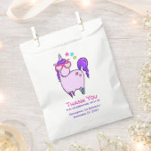 ハート型の眼鏡をかけたかわいいユニコーン フェイバーバッグ (クリップ留めされた状態)