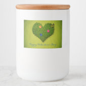 ハート型の芝生の花と蝶 フードラベル (正面)