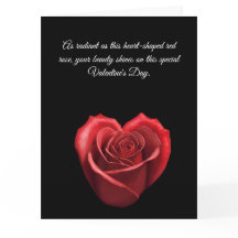 ハート型の赤いバラのバレンタインデーカード-