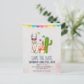 ハート型サングラスをかけたクールなラマのSave the Date ポストカード (スタンド正面)