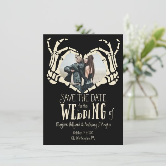 ハート型スケルトン手の写真日付を保存 招待状 (スタンド正面)