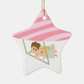 ハート形のこつグライダーのかわいいカップルの飛行 セラミックオーナメント (右)