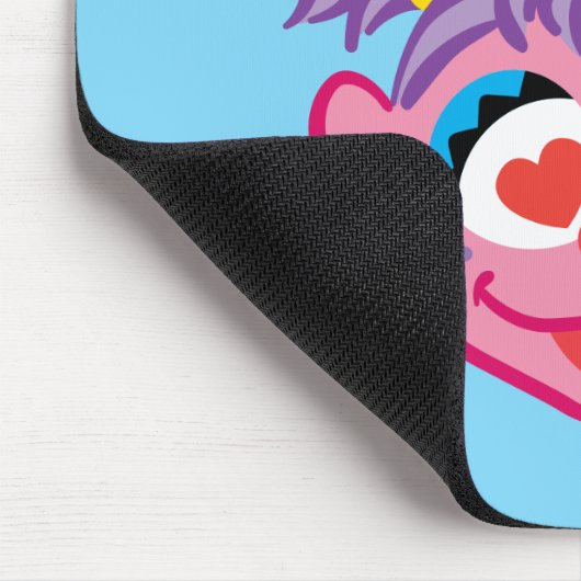 ハート形の目が付いているAbbyの微笑の顔 マウスパッド (コーナー)