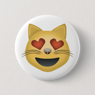 ハート形の目Emojiが付いている微笑猫の顔 缶バッジ