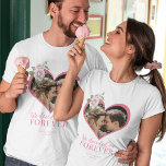 ハート形状写真シックフローラ婚約 Tシャツ<br><div class="desc">私たちは永遠にタイポグラフィスクリプト彼と彼女の名パーソナライズされた前Tシャツとハートシェイプカップルの写真とピンクのバラを描くことに決めた。 バレンタインデー結婚の婚約、発表、記念日パーティーに最適!</div>