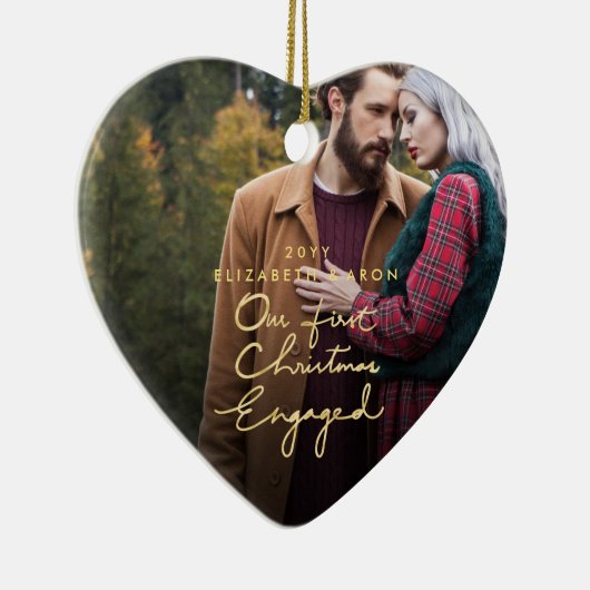 ハート形私達の第1クリスマスの婚約したな金ゴールドの写真 セラミックオーナメント (右)