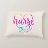 ハート形聴診器を持つ「ナース」 アクセントクッション (裏面)