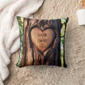 ハート彫り名前日付木の幹 クッション (ブランケット)