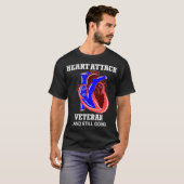 ハート攻撃生存者贈与おもしろい引用文  Tシャツ (正面フル)