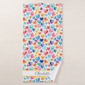 ハート水彩可愛カラフルいラブ名前をカスタムする バスタオル (バスタオル)