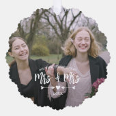 ハート矢印初めてのクリスマスミセス・ミセス・フォト オーナメントカード (正面)