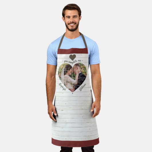 ハート結婚パズルの写真を完成させ素朴る エプロン (着用した状態)