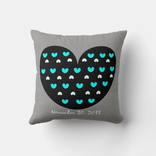 ハート記念日の枕、wの名前または日付; 灰色か水 クッション (裏面)