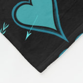 ハート&アロー – ネイビー – ティール(緑がかった色) フリースブランケット (角)