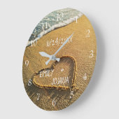 ハート・イン・ザ・サンド・ビーチ・ショア・トロピカル・オーシャン・ビュー ラージ壁時計 (傾斜)