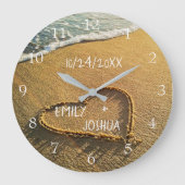 ハート・イン・ザ・サンド・ビーチ・ショア・トロピカル・オーシャン・ビュー ラージ壁時計 (正面)