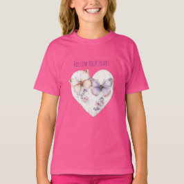ハート ピンク 紫色の蝶と花 Tシャツ