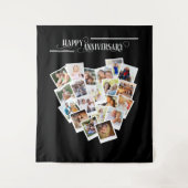 ハート フォト コラージュ ハッピーアニバーサリー ブラック タペストリー (正面)