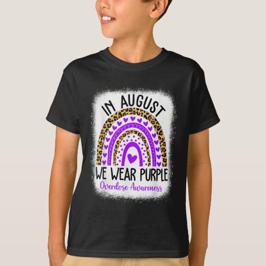 ハートAugust私たちは紫色の過剰摂取の意識楽しみを身に着ける Tシャツ (正面)