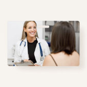 ハートEKGカスタム文字と写真の医療バッジ バッジ (裏面)