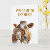 ハードベイビーシャワーの歓迎 牛と子牛 カード (黄色い花)