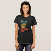 ハードワーク 楽しむ 遠投 レトロ円盤投げ Tシャツ (正面フル)