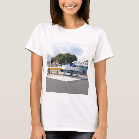ハード上の船 Tシャツ (正面)