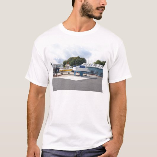 ハード上の船 Tシャツ (正面)