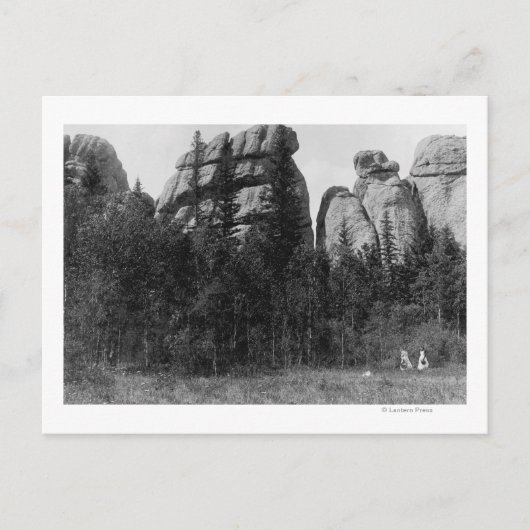 ハーニー湖の前の女性のピーク写真 ポストカード (正面)