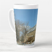 ハーバーズチャペルで冬にグローブシティカレッジ カフェラテマグ (左アングル)