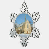 ハーバーズチャペルで冬にグローブシティカレッジ スノーフレークピューターオーナメント (右)