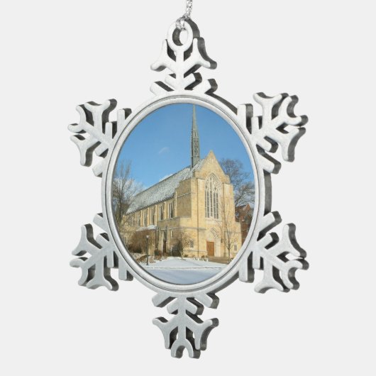 ハーバーズチャペルで冬にグローブシティカレッジ スノーフレークピューターオーナメント (右)