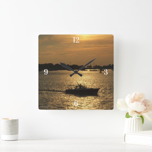 ハーバーボートシーン後半夕べ太陽の背後の雲 スクエア壁時計 (ホーム)