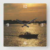 ハーバーボートシーン後半夕べ太陽の背後の雲 スクエア壁時計 (正面)