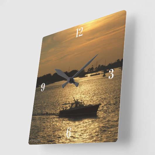 ハーバーボートシーン後半夕べ太陽の背後の雲 スクエア壁時計 (傾斜)