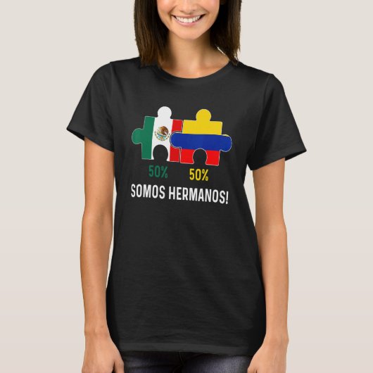 ハーフコロンビアハーフメキシコ国旗の地図DNA Mexico Co Tシャツ (正面)