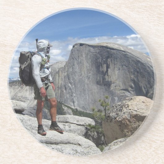 ハーフドームとノースドームからのハイカー – Yosemite コースター (正面)