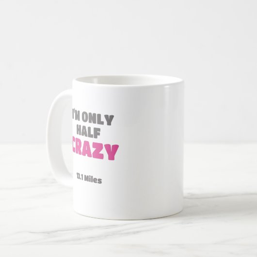 ハーフマラソンランナーギフト私は半分のギフト熱狂するだ コーヒーマグカップ (正面左)