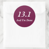 ハーフマラソンランナー13.1ステッカー（ブルゴーニュ） ラウンドシール (バッグ)