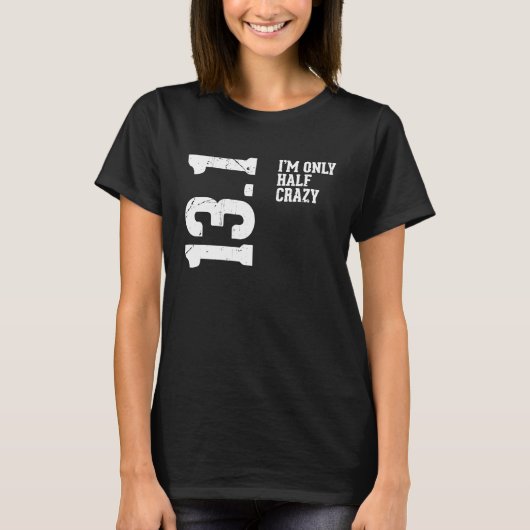 ハーフマラソン熱狂するハーフマラソン13.1マイルランナー Tシャツ (正面)