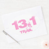 ハーフマラソン13.1トレイル楕円形デカールピンクの白 楕円形シール (封筒)