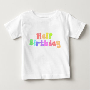 ハーフ誕生日1/2誕生日マイルストーンレトロ70 ベビーTシャツ
