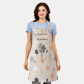 ハーブシルエット付きニュートラルトーン料理エプロン エプロン (着用した状態)